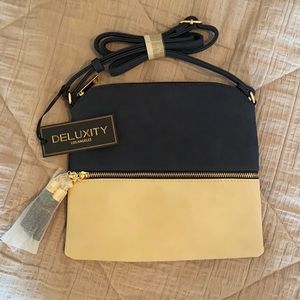 Deluxity Los Angeles Crossbody Purse